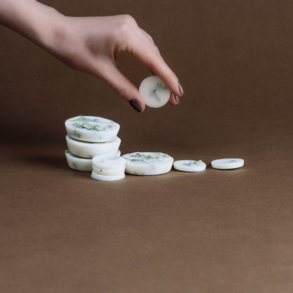 Moss scented wax rounds